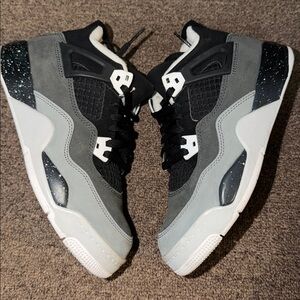 Jordan 4 and T-shirt